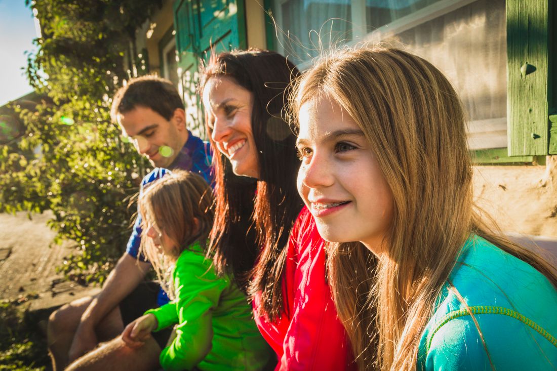 Familie auf der Bauernhofsafari