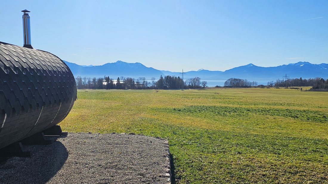 Sauna Außenbereich mit Chiemsee- und Alpenblick