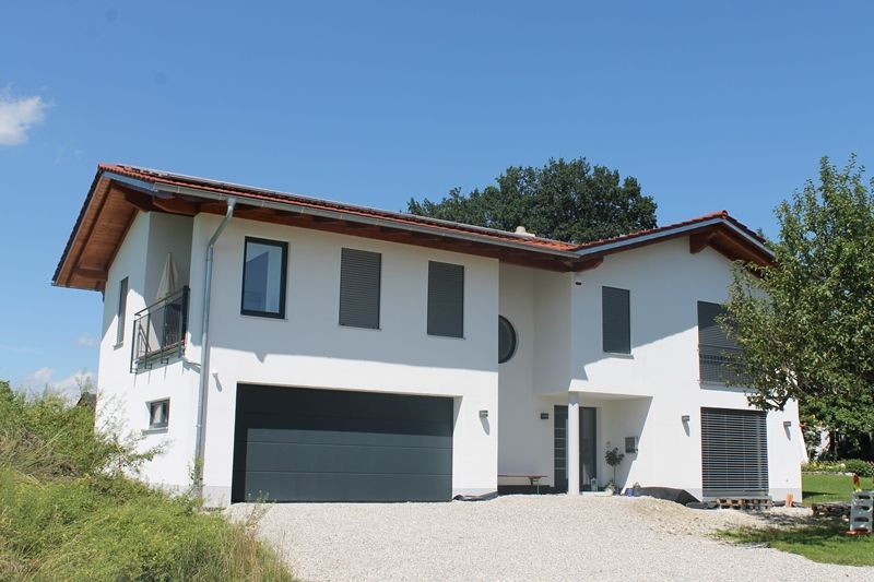 Hausansicht, die Wohnung befindet sich im 1. OG.