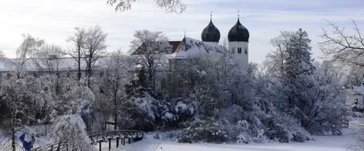 Kloster Seeon im Winterkleid, © Tourist-Information Seebruck