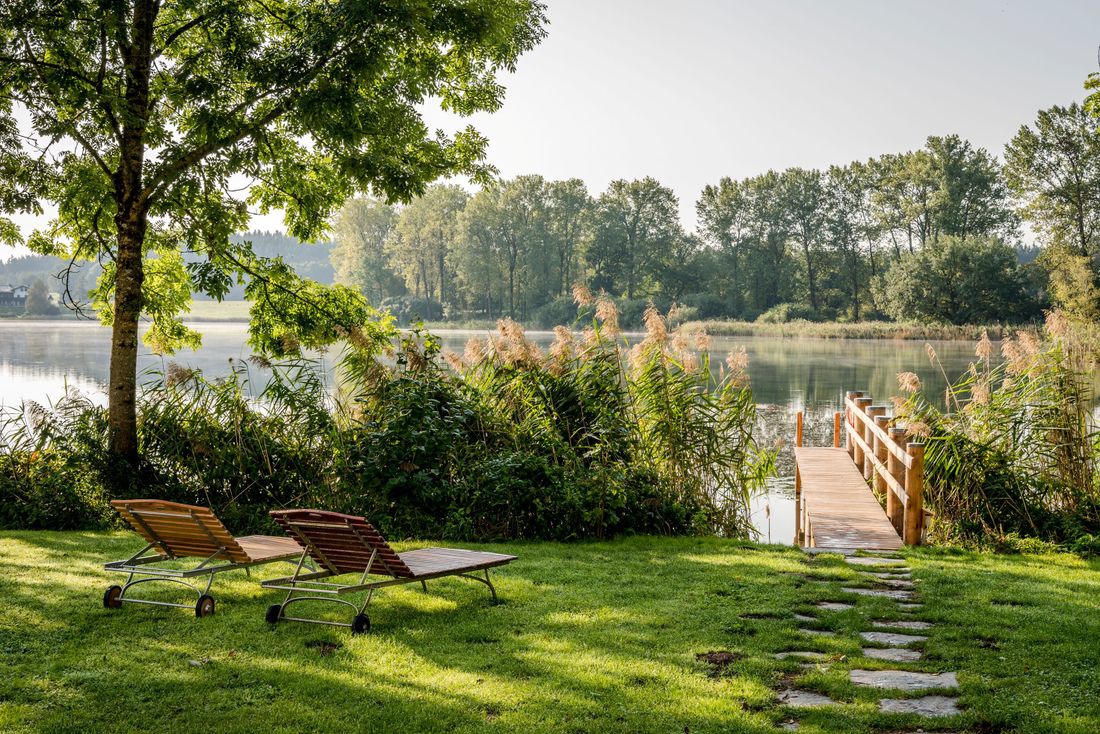 Badesteg mit Liegewiese