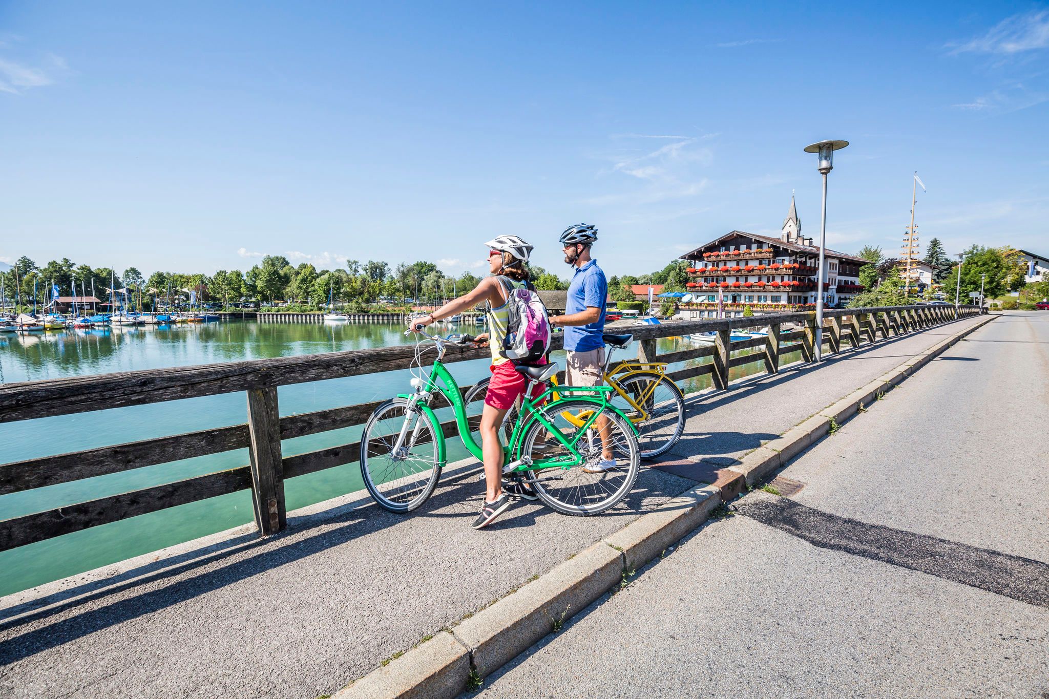 Radfahrer in Seebruck am Chiemsee
