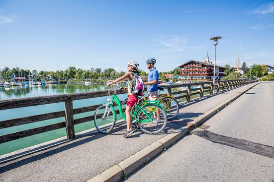 Radfahrer in Seebruck am Chiemsee