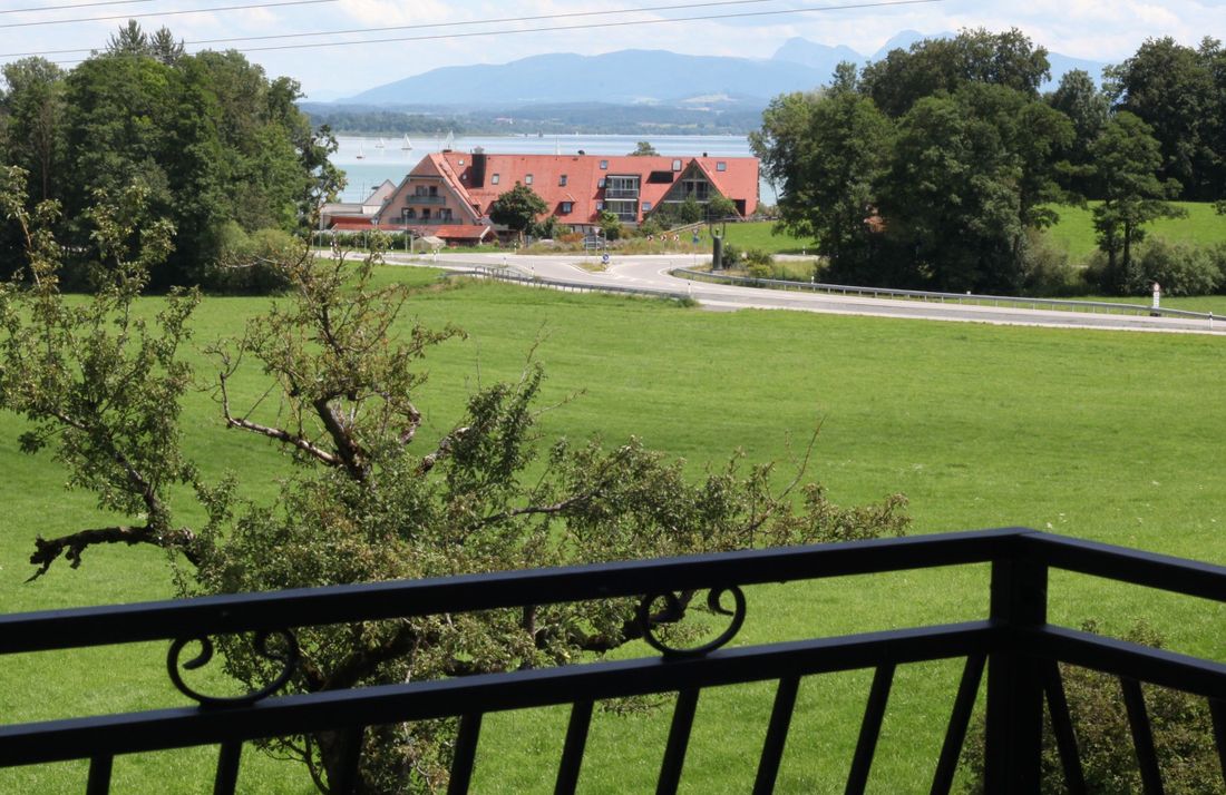 See- und Bergblick vom Balkon aus