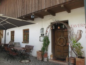 Restaurant-Weinlokal Taverna, © Tourist-Info Seebruck