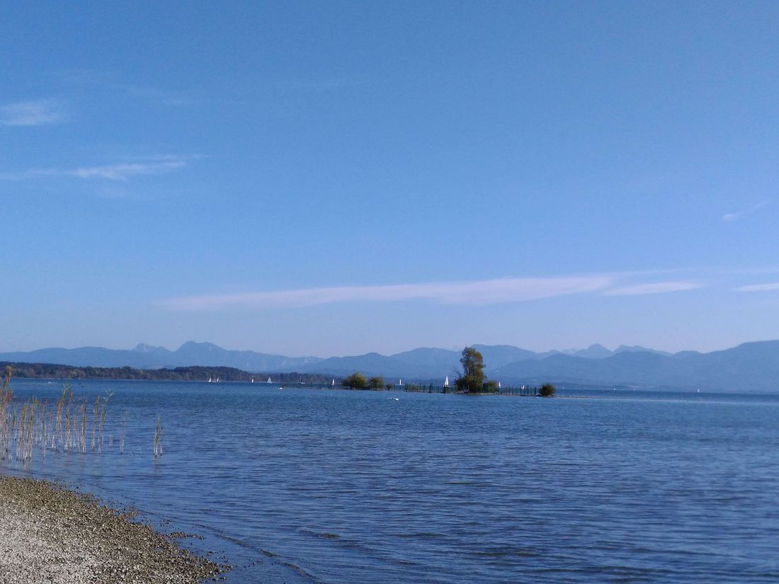 Chiemsee mit Blick auf die Berge